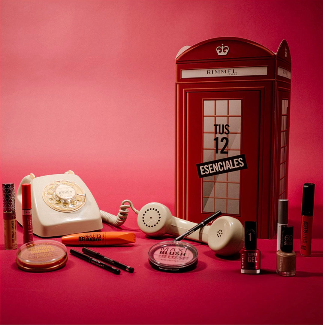 Productos del calendario de Adviento Rimmel London con 12 compartimentos numerados y diseño navideño londinense.