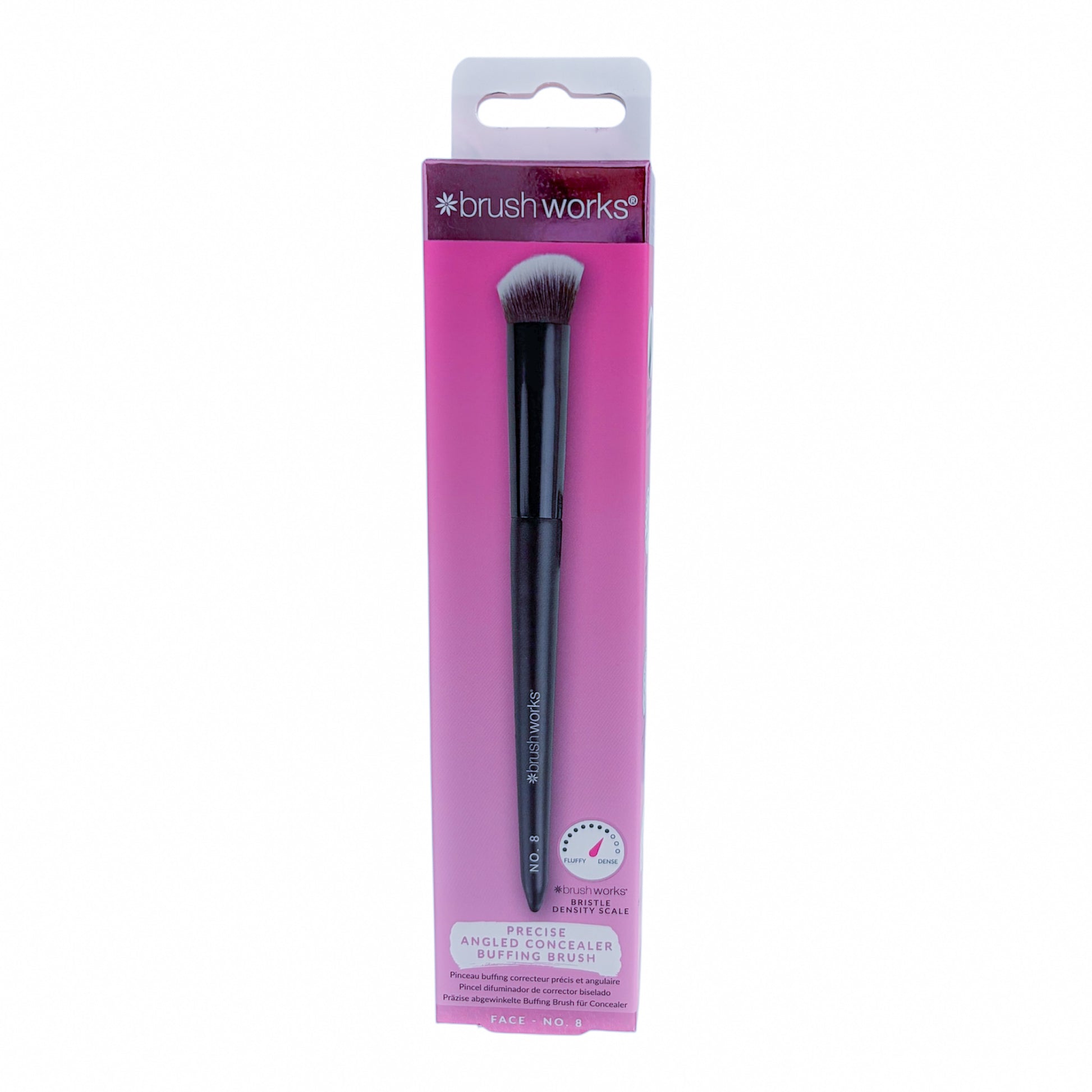 Brush Works Nº8 Precise Angled Concealer Buffing Brush. Brocha para corrector con forma angular ideal para aplicar y difuminar con precisión.